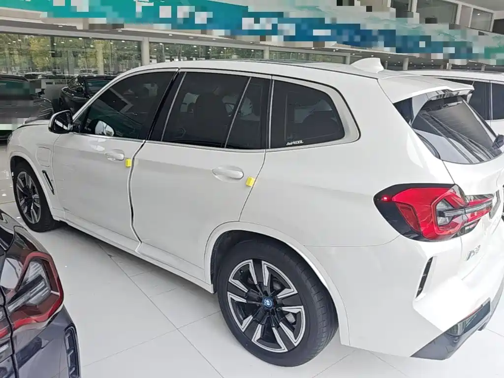 BMW iX3 2024