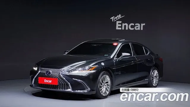 Lexus ES 2020