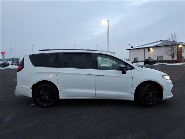 Chrysler Pacifica 2023