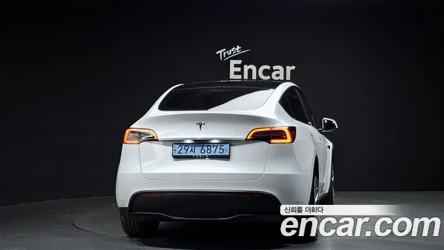Tesla Model Y 2024