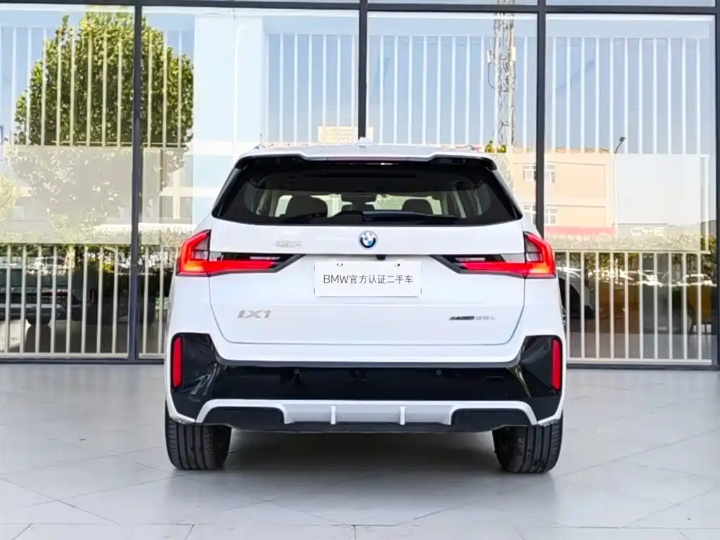 BMW iX1 2026