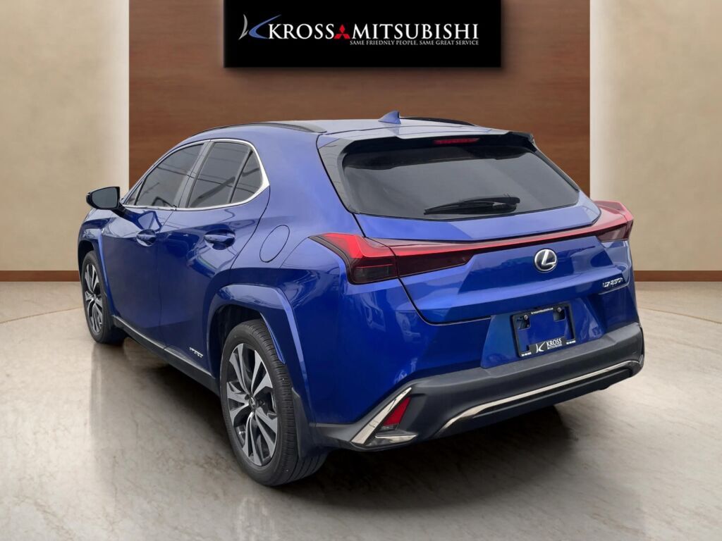 Lexus UX 2022