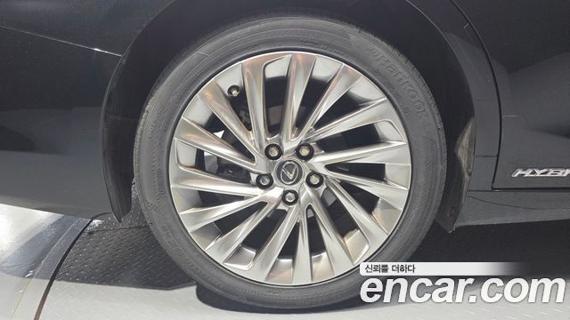 Lexus ES 2021