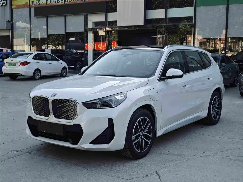 BMW iX1 2025