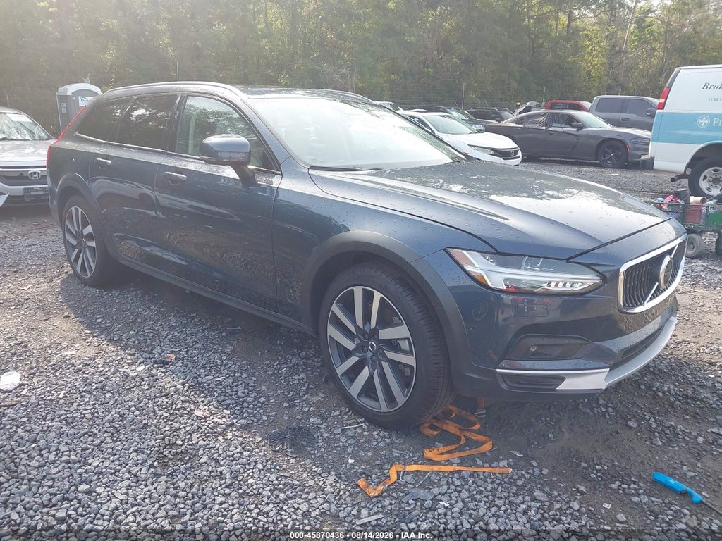 Volvo V90 Cross Country 2025