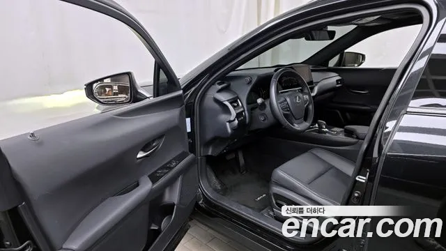 Lexus UX 2024