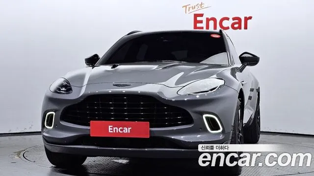 Aston Martin DBX 2022