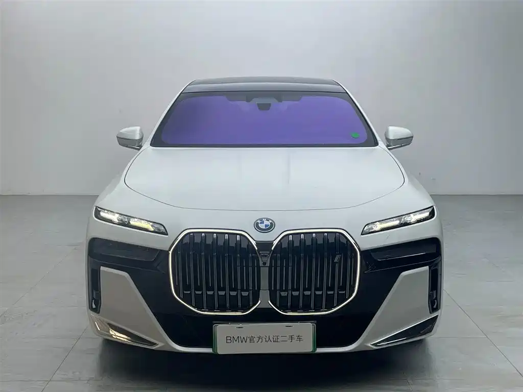 BMW i7 2025
