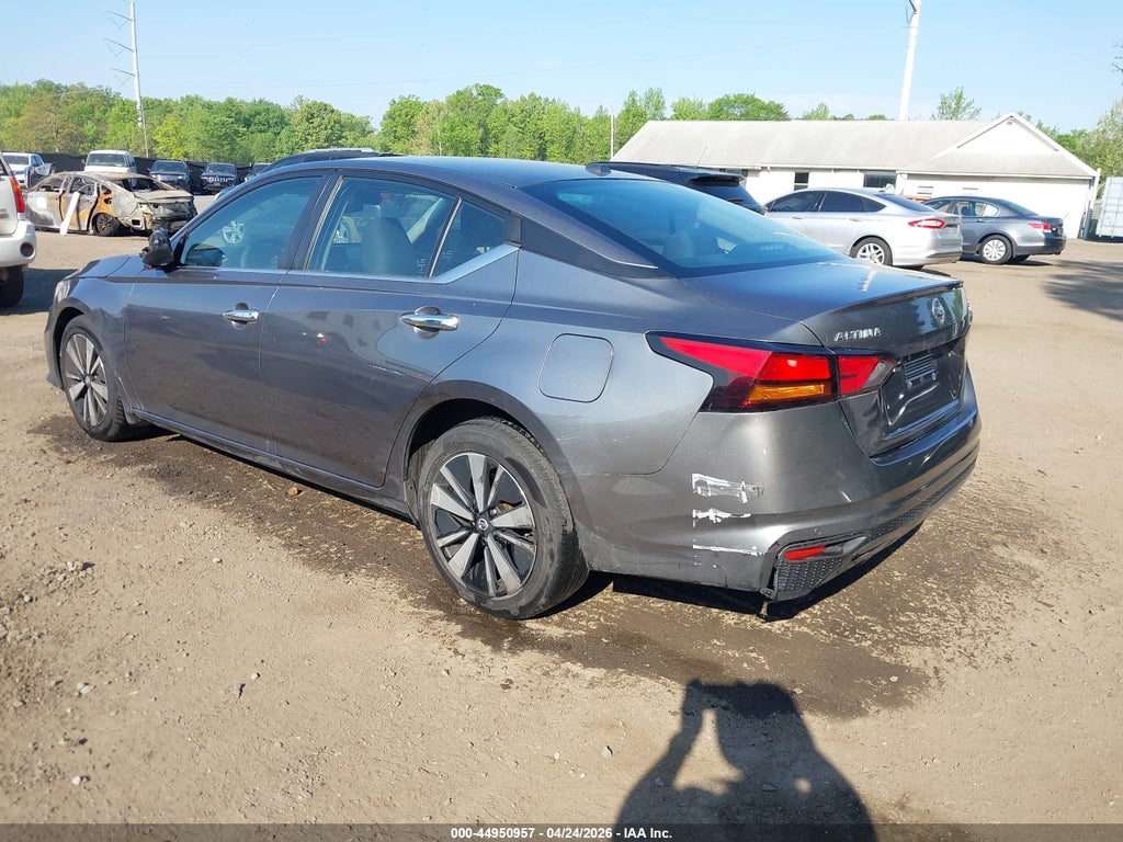Nissan Altima 2021