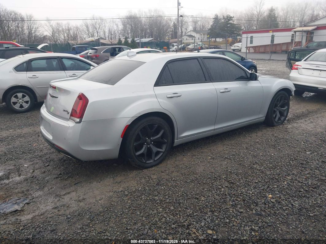 Chrysler 300 2021