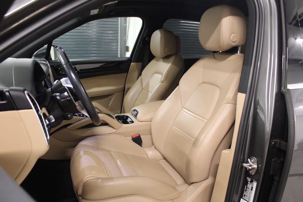 Porsche Cayenne 2021