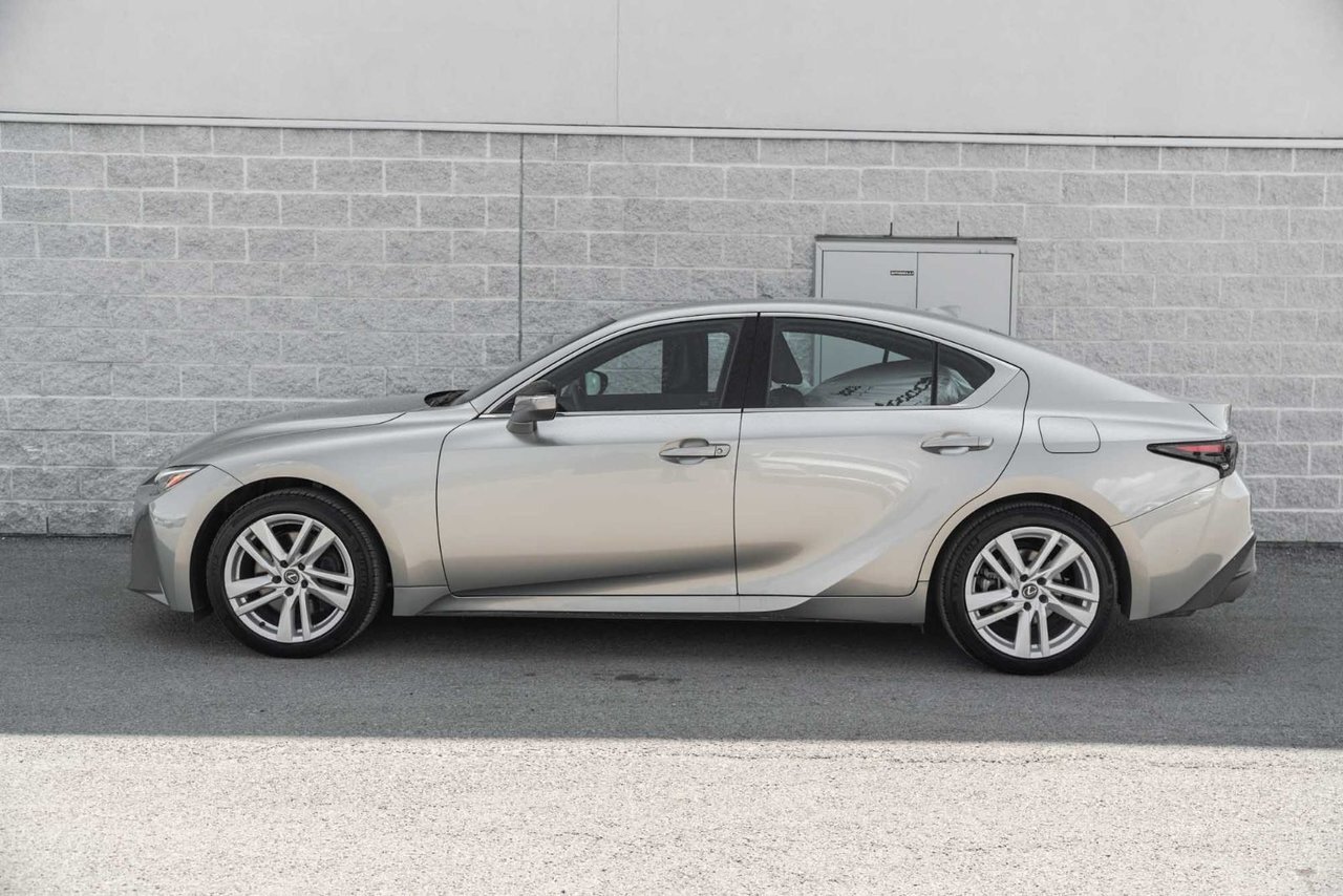 Lexus IS 2023