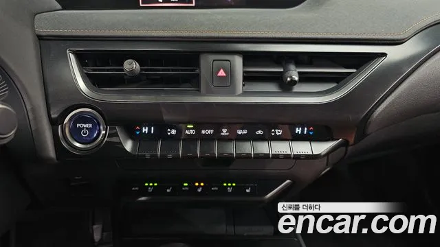Lexus UX 2021