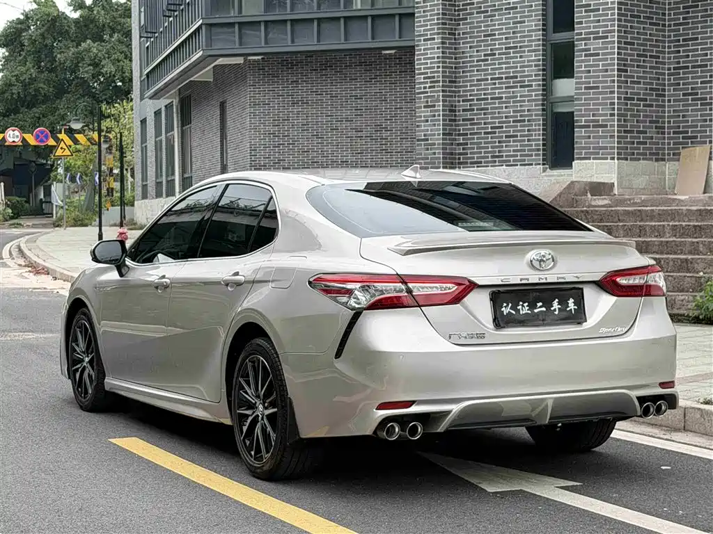 Toyota Camry 2021