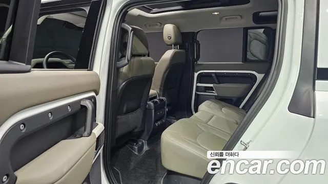 Land Rover Defender 2023