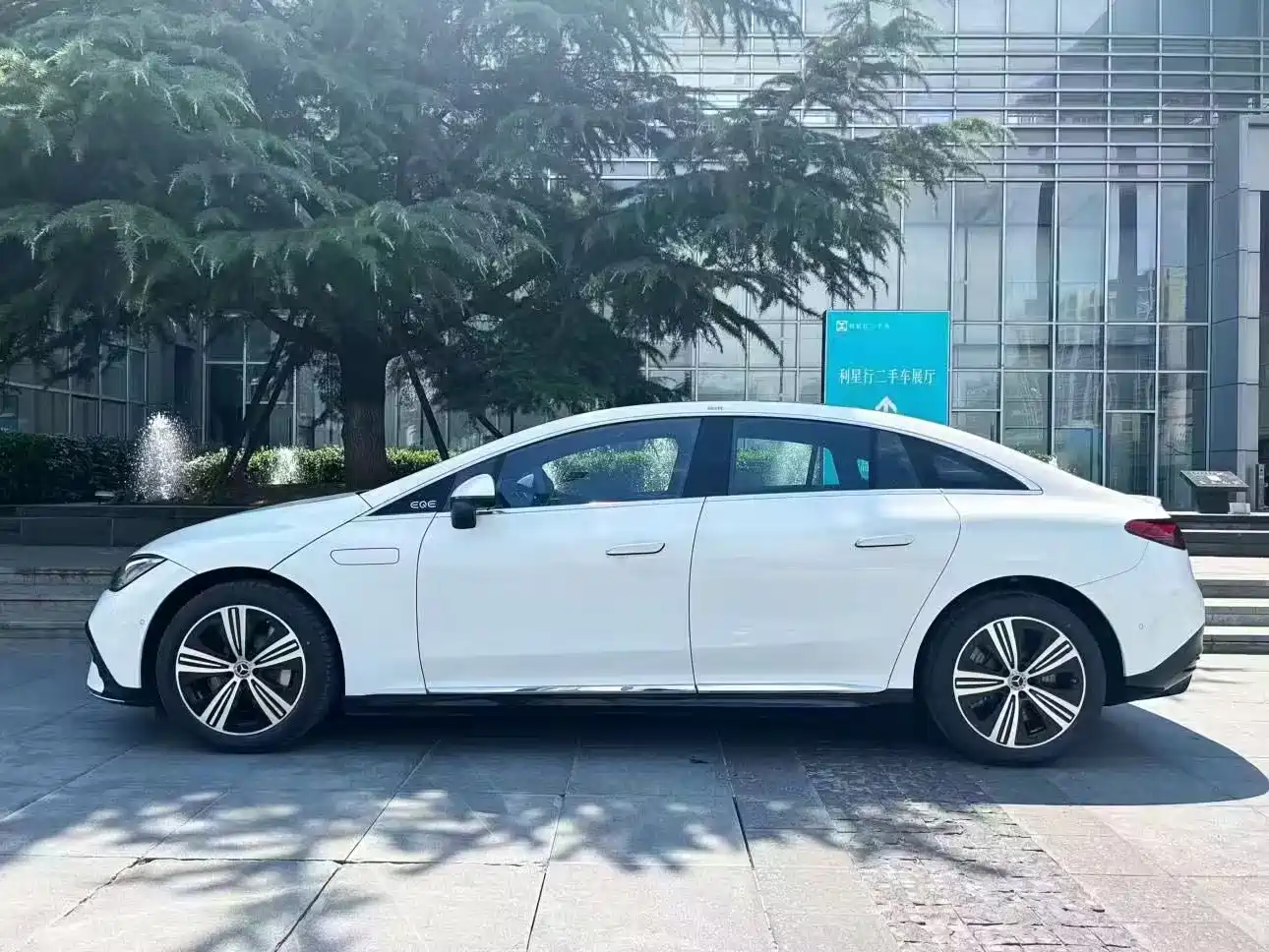 Mercedes-Benz EQE 2025