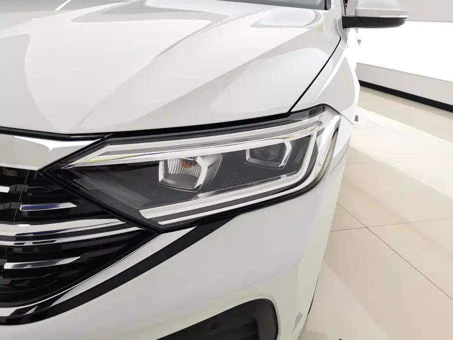 Volkswagen Sagitar 2025