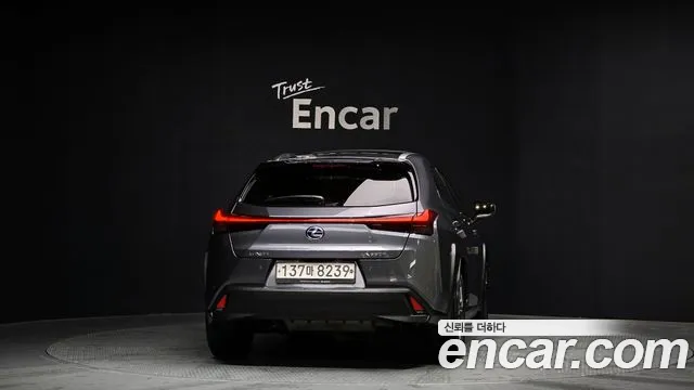 Lexus UX 2021