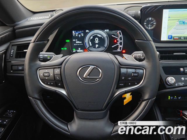 Lexus ES 2025