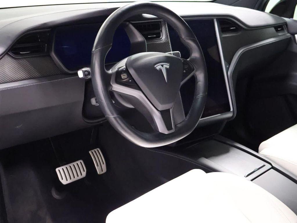 Tesla Model X 2021