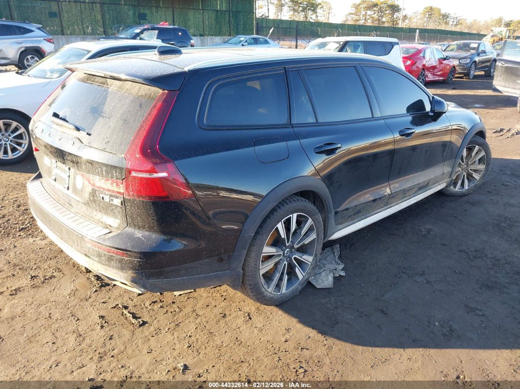 Volvo V60 Cross Country 2022