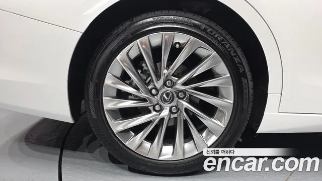 Lexus ES 2024