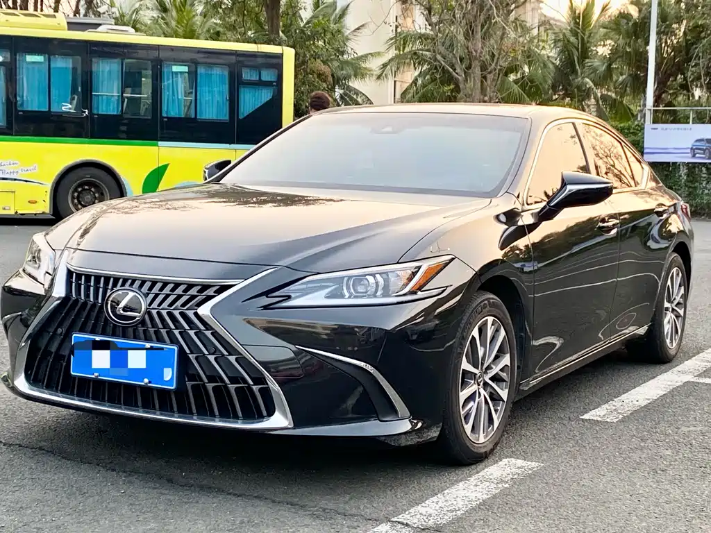 Lexus ES 2023