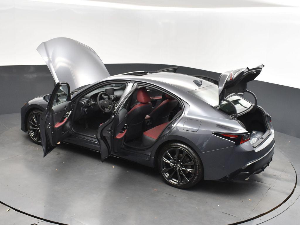 Lexus IS 2025