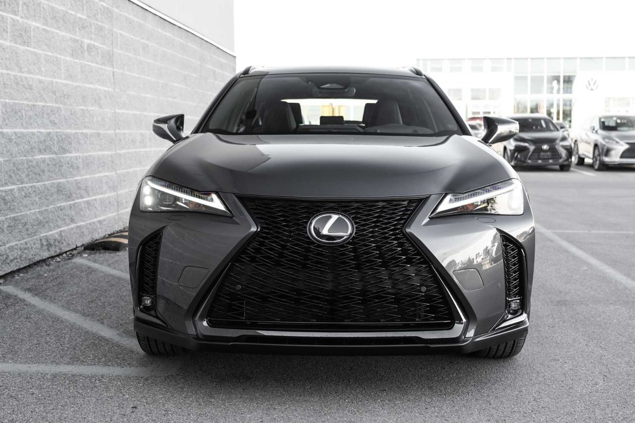 Lexus UX 2025