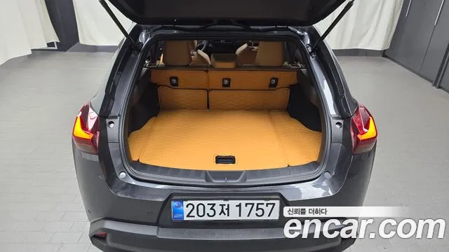 Lexus UX 2025