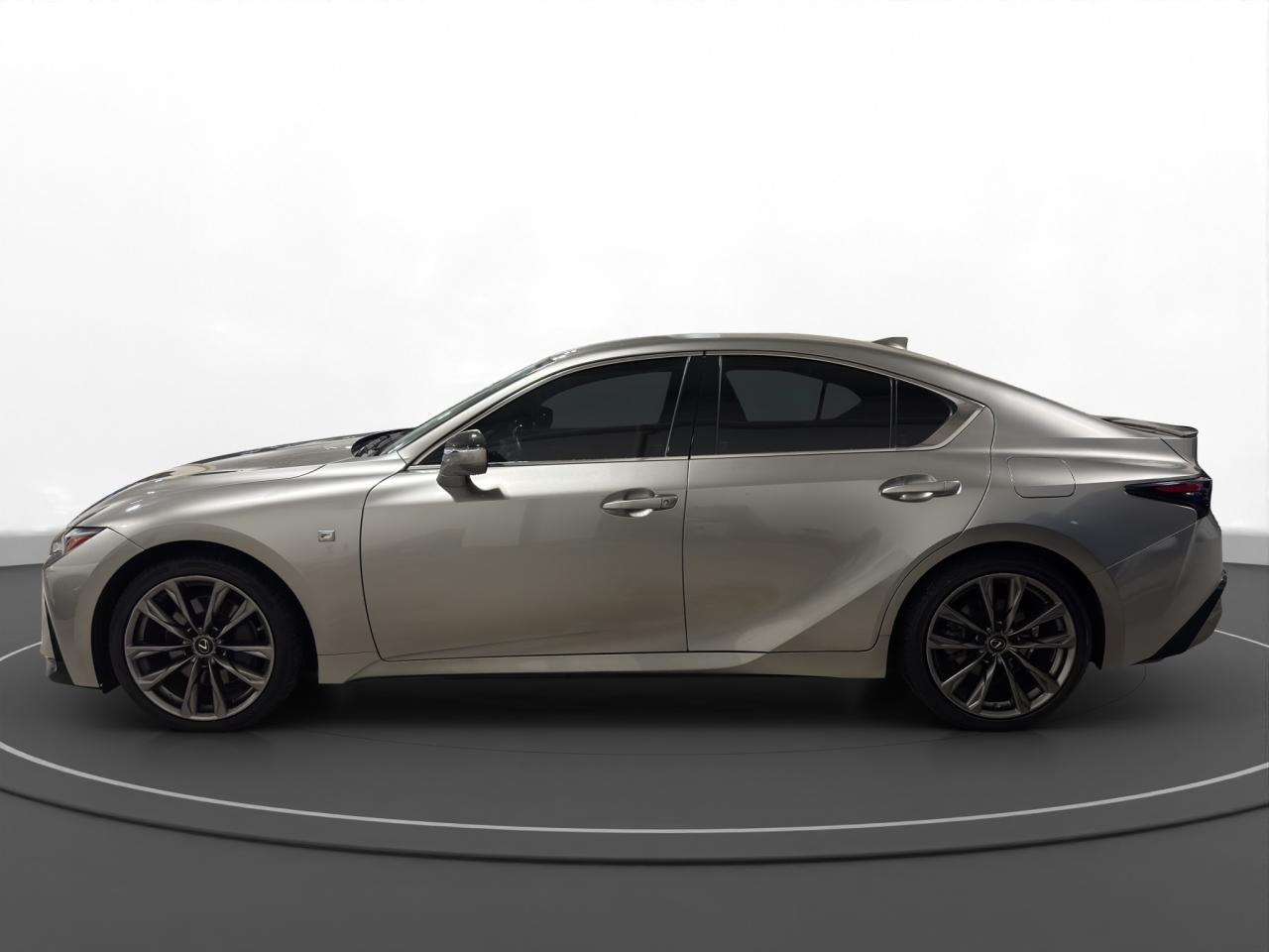 Lexus IS 2022