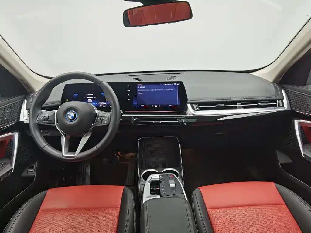 BMW iX1 2025
