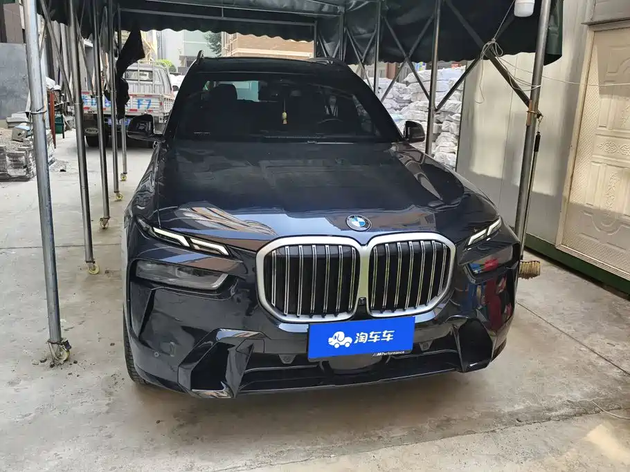 BMW X7 2025