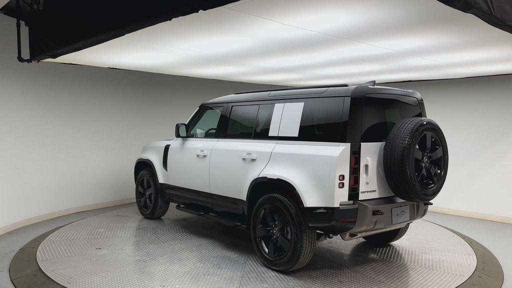 Land Rover Defender 2025