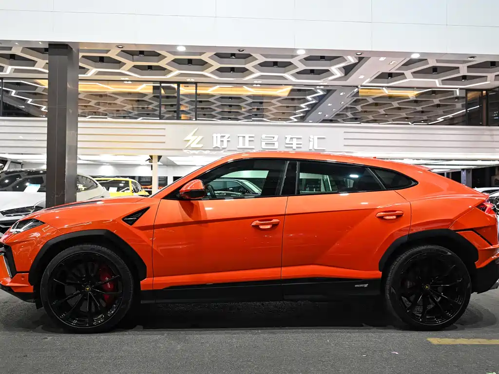 Lamborghini Urus 2024