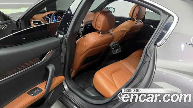 Maserati Ghibli 2021