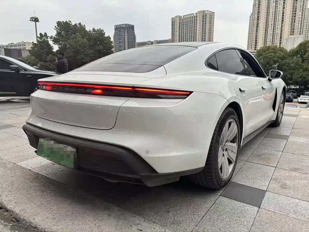 Porsche Taycan 2021