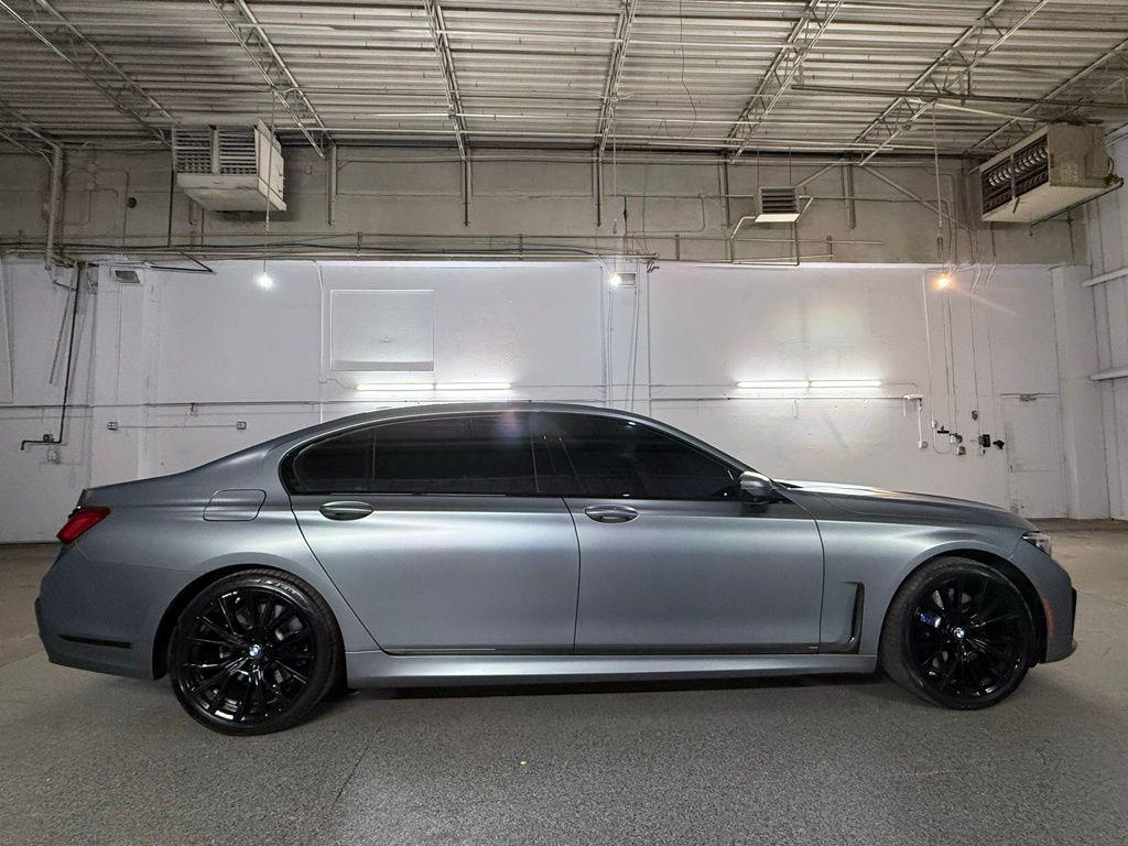 BMW 750 2022