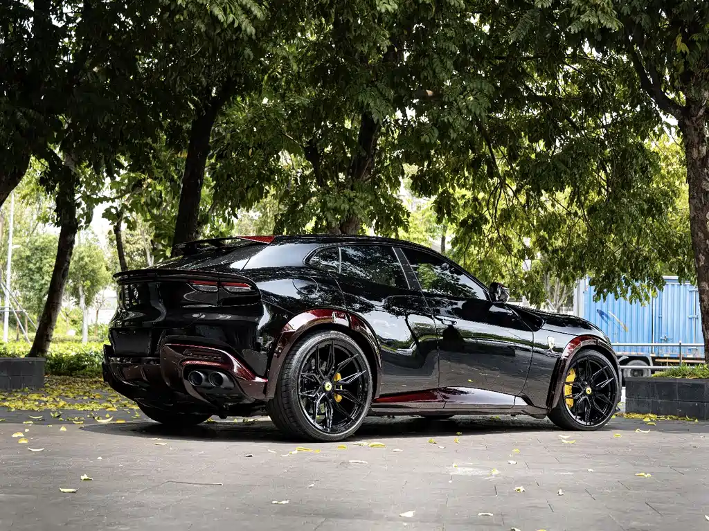 Ferrari Purosangue 2025