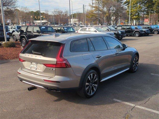 Volvo V60 Cross Country 2021