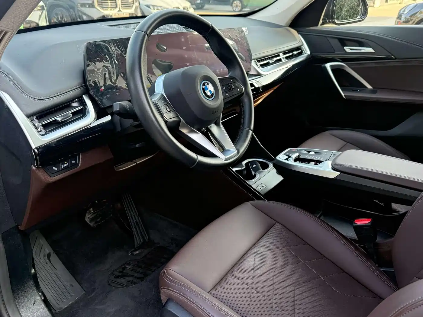 BMW iX1 2025