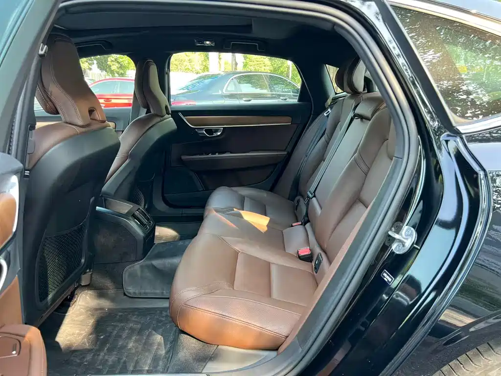 Volvo S90 2024