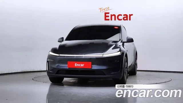 Tesla Model Y 2025