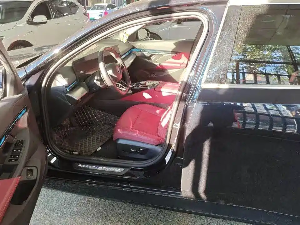 BMW i5 2025