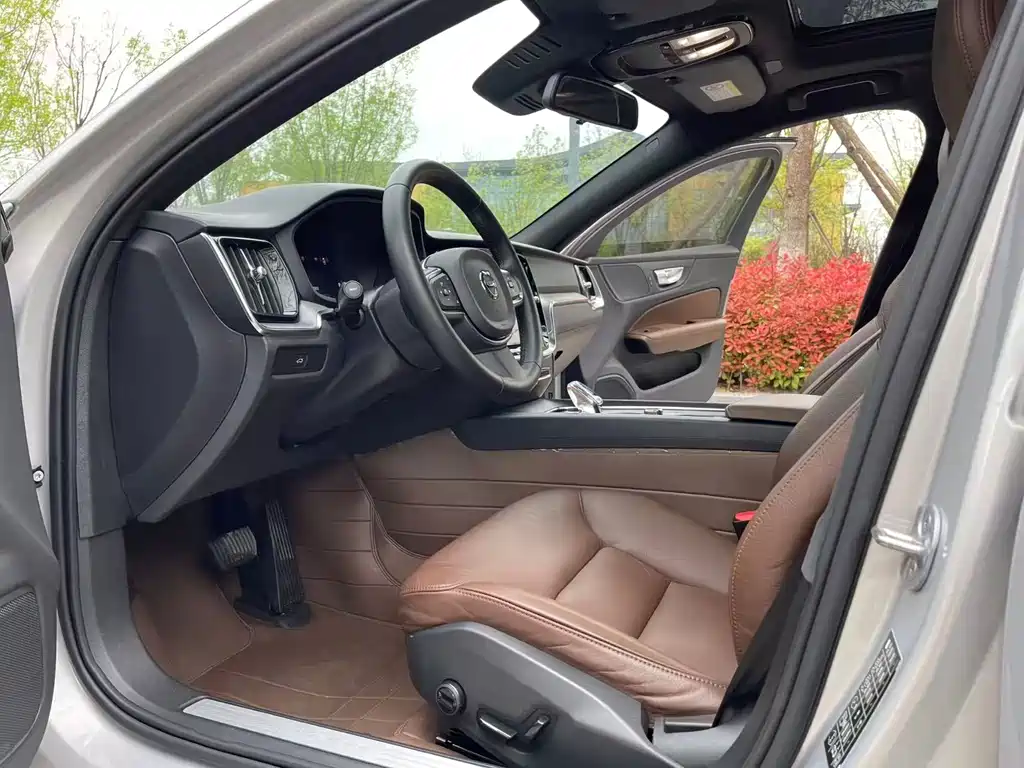 Volvo S60 2023