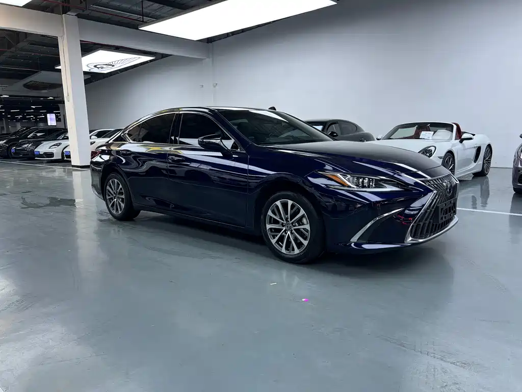Lexus ES 2024