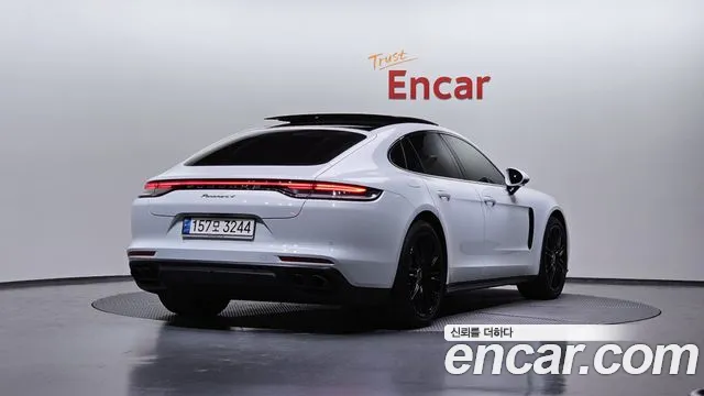Porsche Panamera 2021