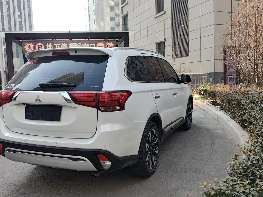 Mitsubishi Outlander 2020