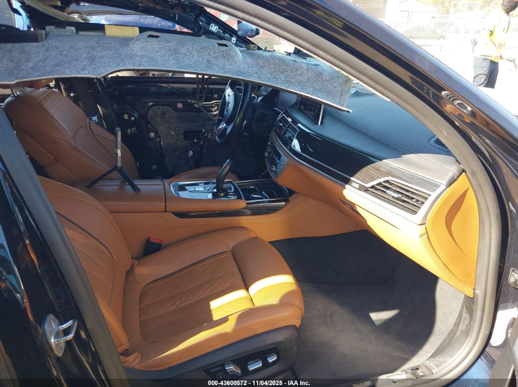 BMW 750 2022
