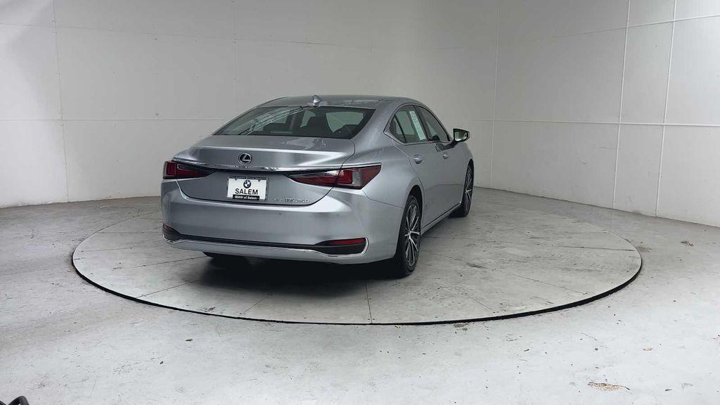 Lexus ES 2024
